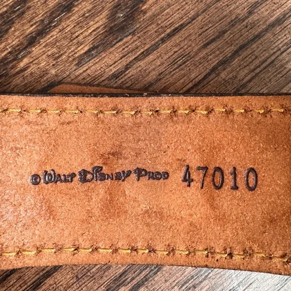 1980s Disneyland Stamped Leather Belt Mickey Pinocchio Donald 28 RARE Vintage - Picture 8 of 8